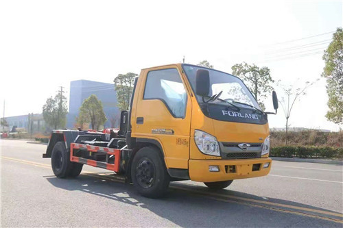 市場上一款雙層大梁的藍(lán)牌鉤臂垃圾車，純工程自卸車底盤，載重?zé)o敵