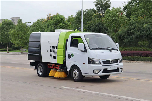 國(guó)六東風(fēng)途逸掃路車多臺(tái)現(xiàn)車,最小的掃路車