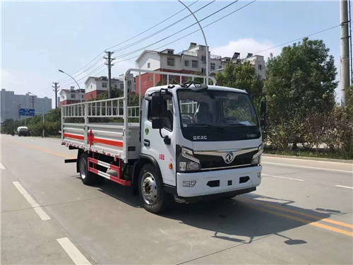 國六東風(fēng)福瑞卡黃牌氣瓶運(yùn)輸車，5.2米國六氣瓶運(yùn)輸車