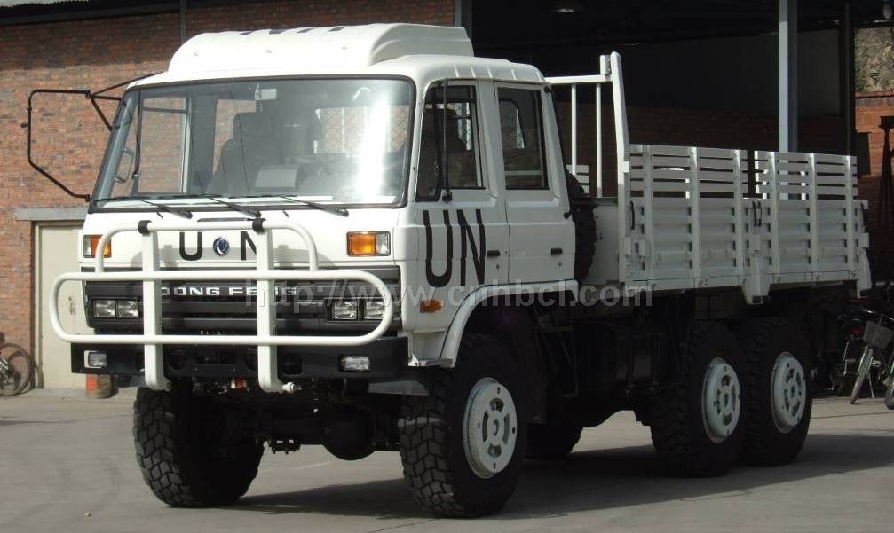 東風EQ2102N 6×6維和部隊用軍車