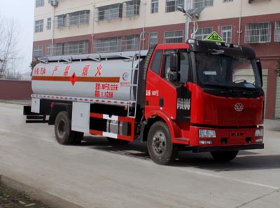 國五解放運油車