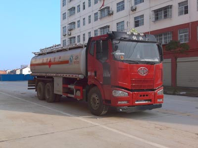 國五解放后八輪運油車 