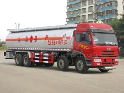 解放前四后八鎂鋁合金化工液體運(yùn)輸車(chē)